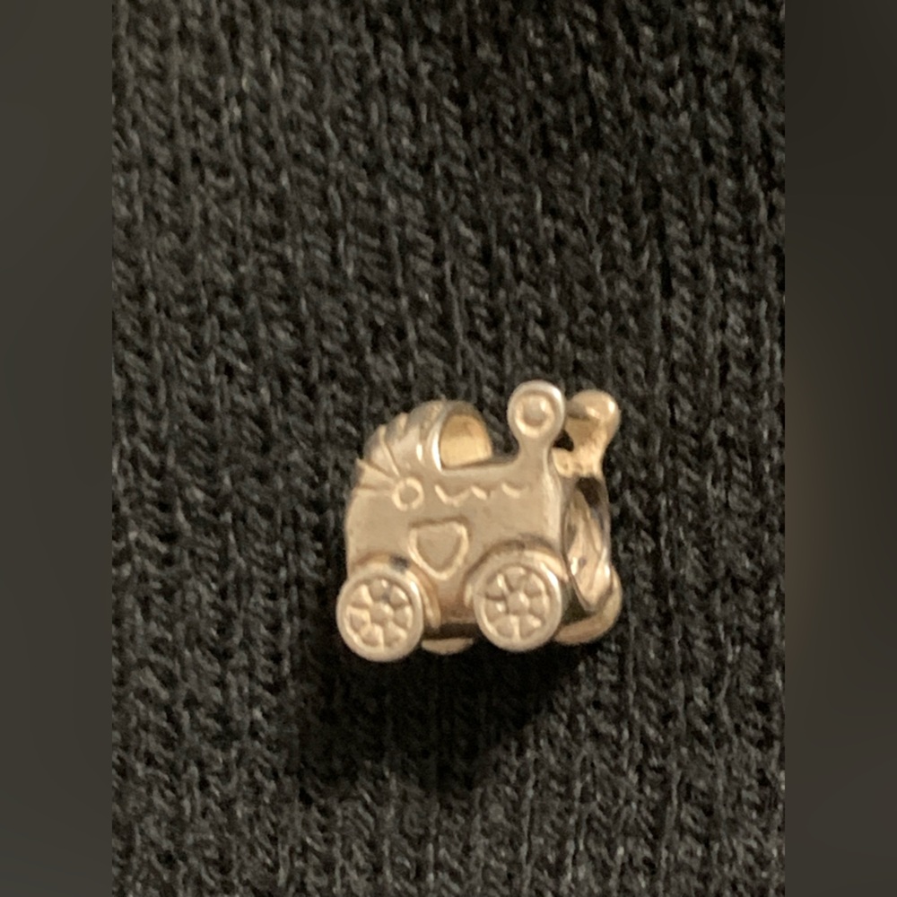 Pandora carriage charm